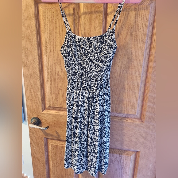Girls dress - Picture 1 of 2